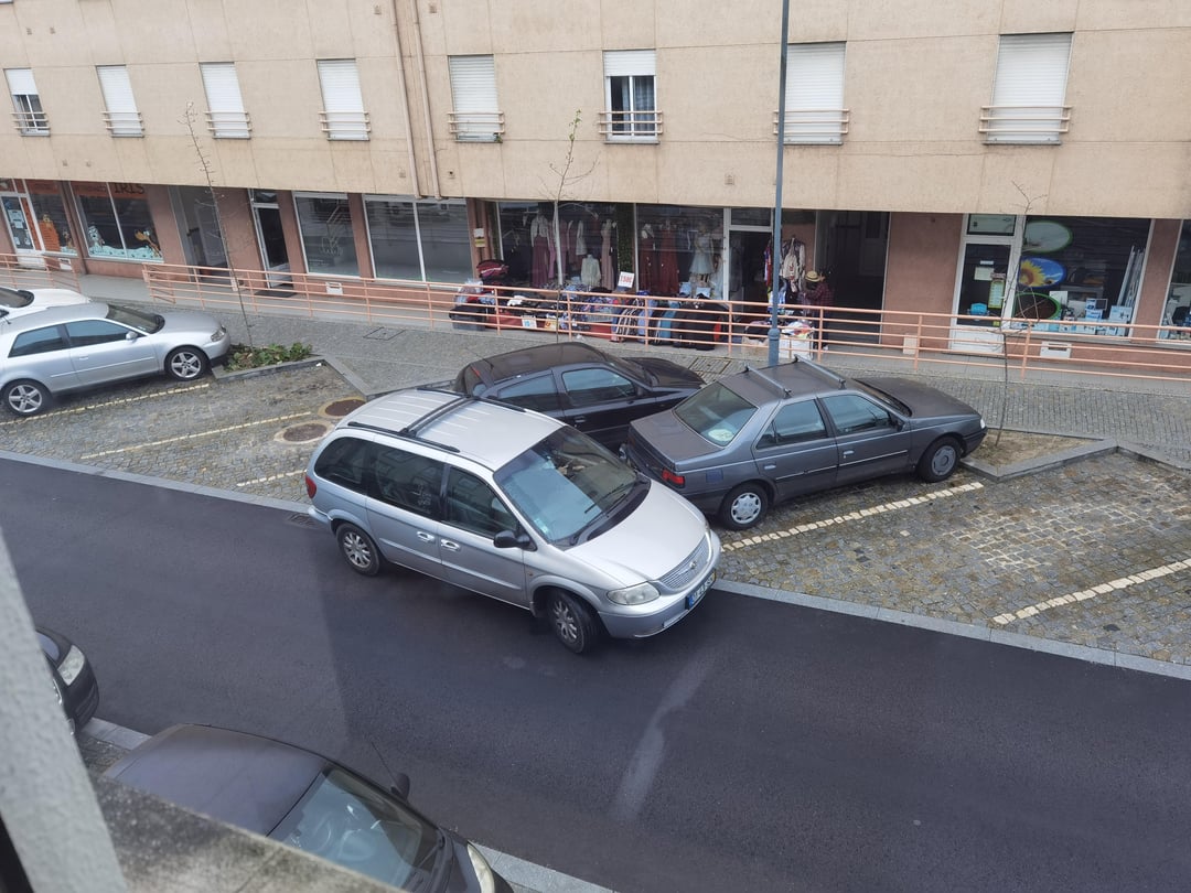 Arranjem um melhor. Fico à espera.