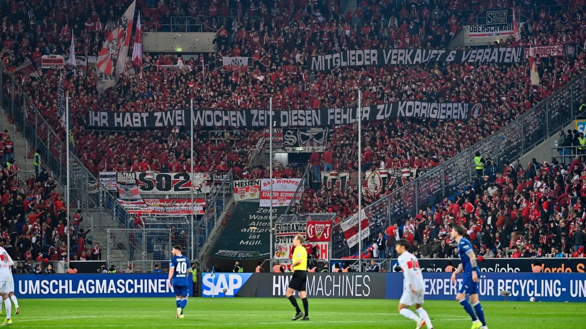 Langes Statement der "Cannstatter Kurve": VfB-Ultras fordern "sofortigen Rücktritt des gesamten Präsidiums"