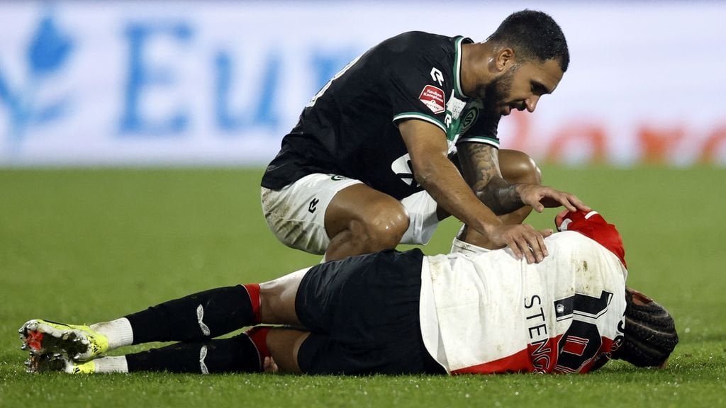 Calvin Stengs has not suffered a major knee injury in KNVB Cup game against Groningen.
