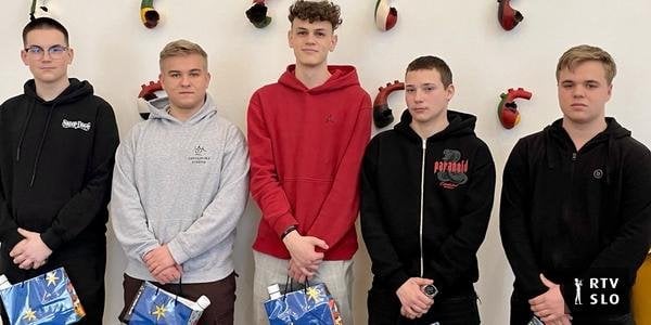 VESELA NOVICA: Pet dijakov s Šolskega centra Celje na železniški postaji rešilo življenje 63-letnemu moškemu, ki je doživel srčni napad.