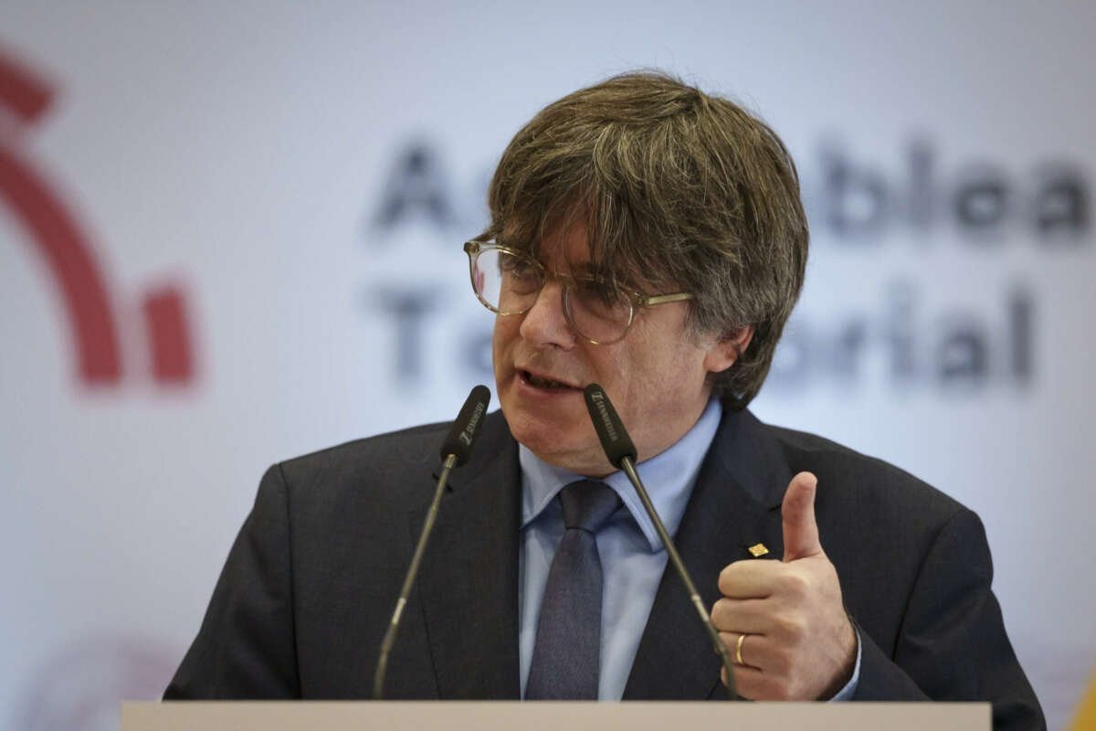 Puigdemont confía en poder estar en Cataluña para el debate de investiduraPuigdemont confía en poder estar en Cataluña para el debate de investidura