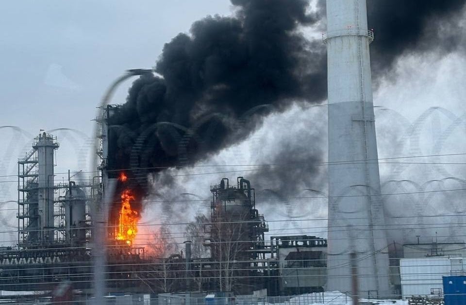 Русия съобщава за удари с украински дронове по цели дълбоко в нейната територия и нахлуване на границата