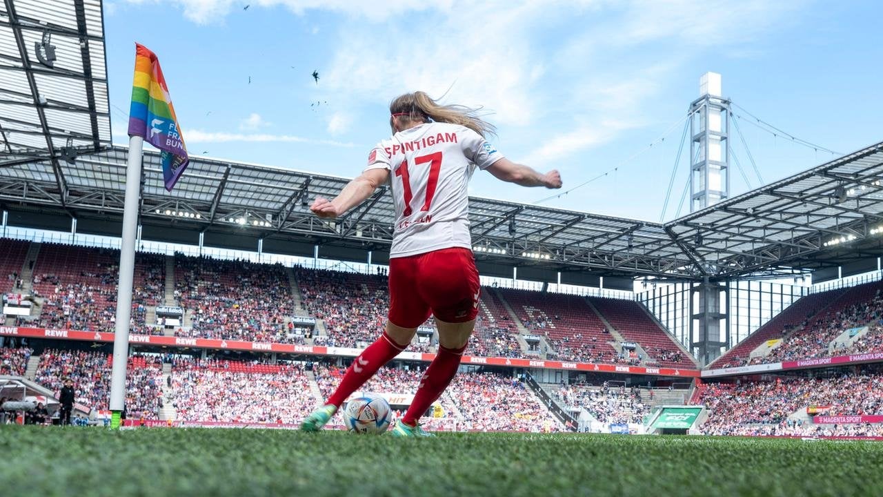 Frauen-Bundesliga: Von Sichtbarkeit, Rekordzahlen und Mutterfreuden