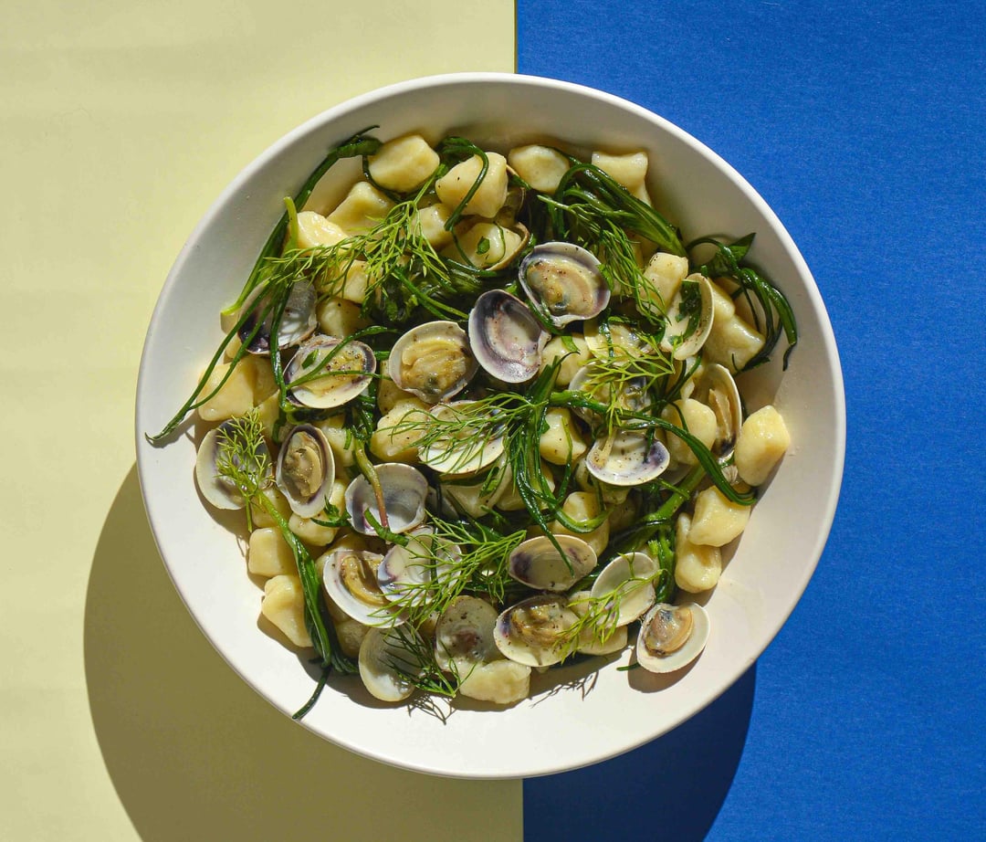 Gnocchi with clams drowned in beurre blanc and sautéed agretti. Recipe in the comments if you're interested ;)