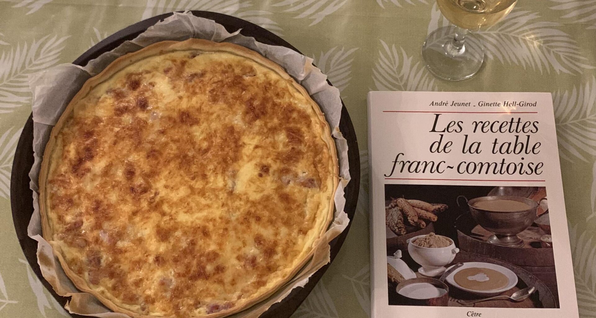 La tarte comtoise. 🦁 Ce n’est pas vraiment une spécialité typiquement comtoise, mais une sorte de quiche avec du Comté que ma maman avait l’habitude de préparer le dimanche soir. 🥰