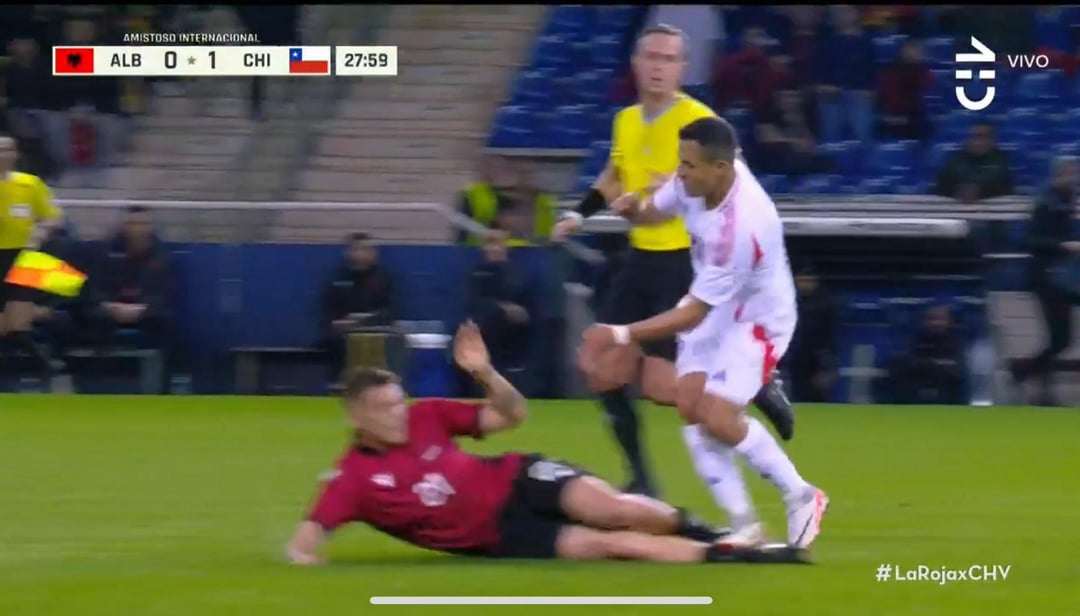 [Mari] “There are no friendlies for Sanchez”: This is how the Chilean media commented on Alexis Sanchez's harsh stamp on his own Inter teammate Krsitjan Asllani. Asllani was not happy about Sanchez’s tackle. Then peace was made on the pitch (swapped jerseys at halftime).