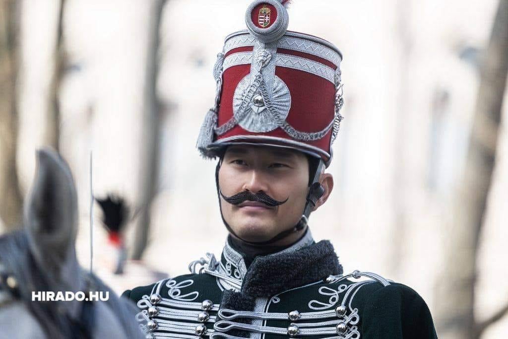 Kínai rendőrök után, itt vannak a kínai huszárok is