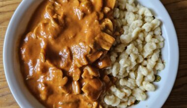 Creamy mushroom paprikash (paprikás) with nokedli