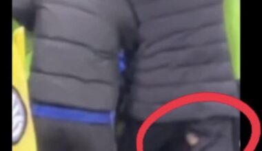 Inzaghi ripped his pants yesterday during the match after he ran to hug DiMarco after his goal 😂😂😂