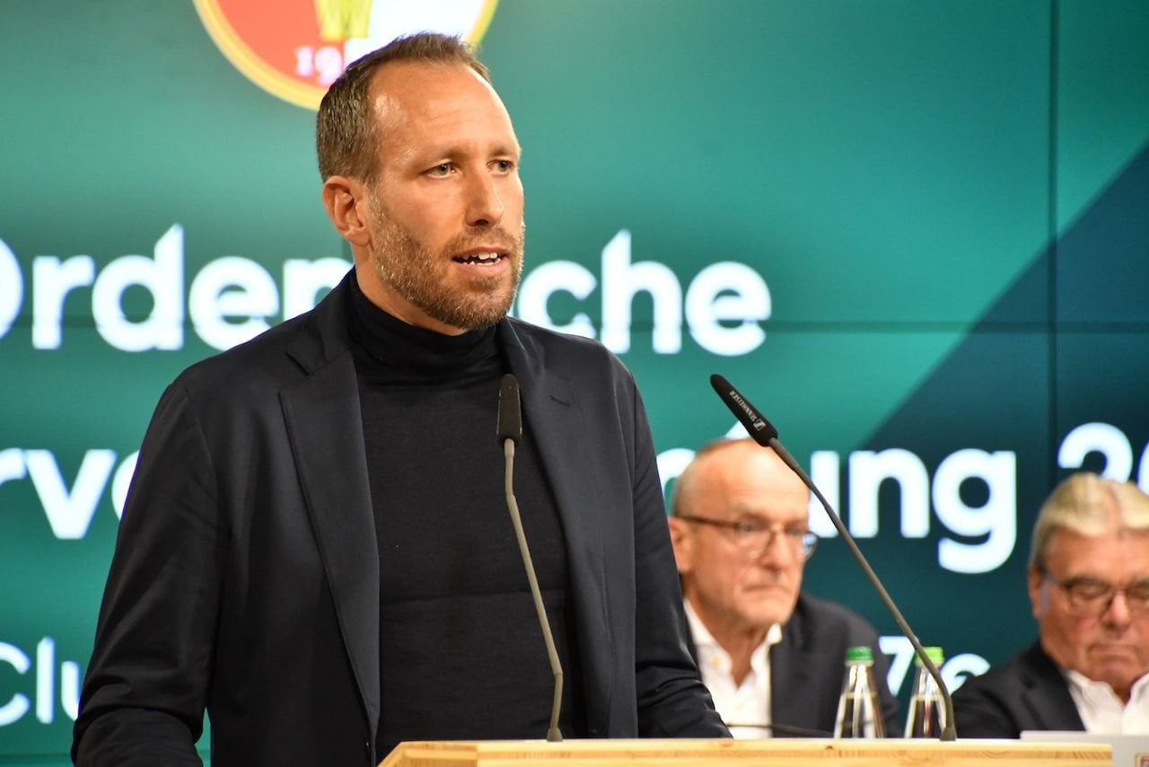 "Eine Identifikationsfigur": FC Augsburg verlängert langfristig mit Geschäftsführer Michael Ströll