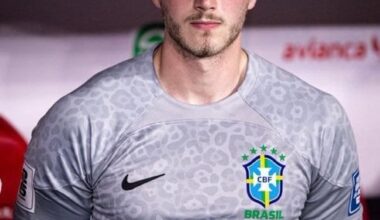[@crsxsa (🇧🇷 fan account)] Meet Bento Krepski, the goalkeeper set to replace Alisson and Ederson in friendlies against England and Spain. Club: Athletico Paranense Age: 24 Height : 6’3  Weight: 205 lbs. Inter Milan set to sign Bento in the summer. Regarded by many as the best goalkeeper in Brazil.