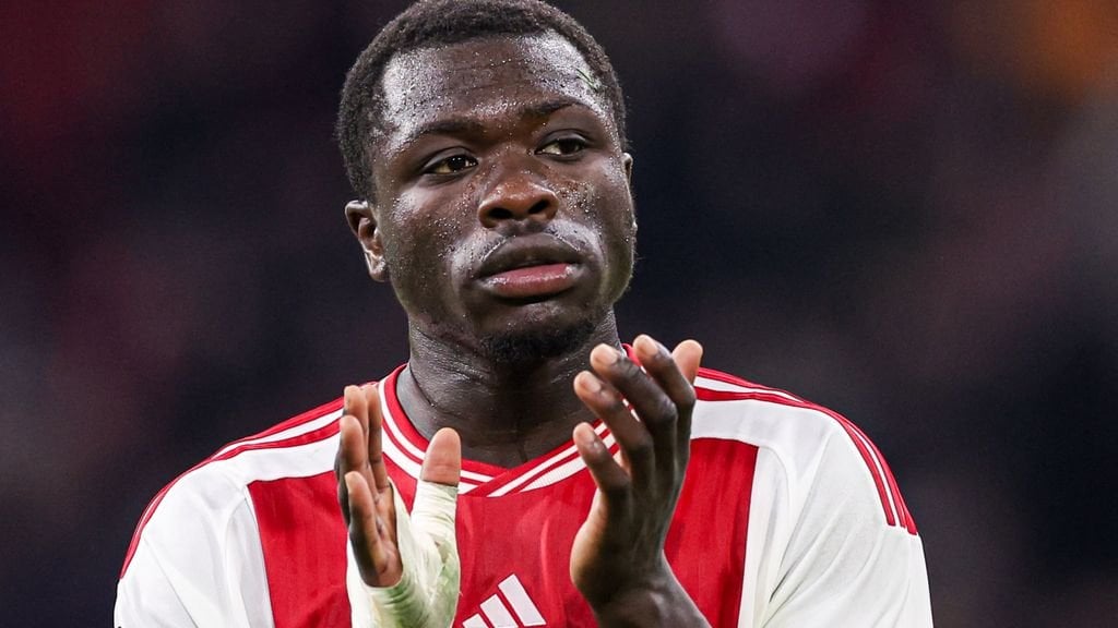 Ajax hold steady and remain alive in Conference League with goalless draw against Aston Villa