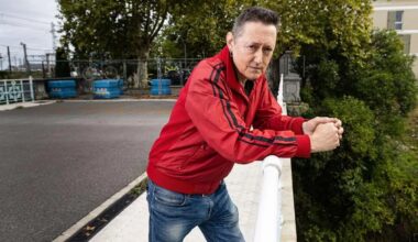 Denuncian a un instituto de Valencia por colgar un mural de Fermin Muguruza (Kortatu, Negu Gorriak etc). Una asociación lleva a juicio a los responsables del instituto al acusarles de enaltecimiento del terrorismo