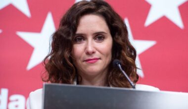 Una diputada del PP acusa a una familiar que perdió a su madre de "retorcer el dolor" y "atacar" a Ayuso con lo sucedido en las residencias