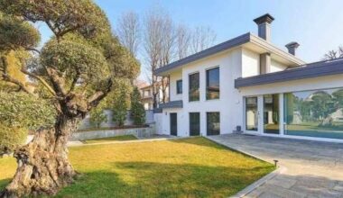 [FcIN] Former Inter goalkeeper André Onana has recently purchased a €6.5M mansion in the suburbs of Milan.