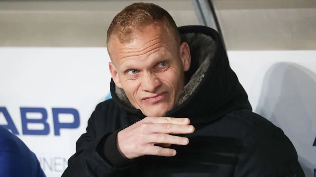 Karel Geraerts: „Ich bin davon wirklich sehr enttäuscht. Drei Punkte habe ich gar nicht verlangt, sondern in erster Linie eine gute Leistung. Dann kommen die Punkte von allein. Ich wollte keine Leistung wie in Magdeburg oder in Kaiserslautern, aber eine gute Leistung habe ich leider nicht gesehen.“