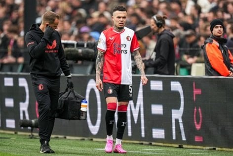Quilindschy Hartman has suffered a bad knee injury against Utrecht and will miss the rest of the season.