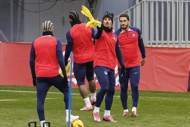 [Mari] Atletico Madrid, Griezmann regularly in group training and can be picked by Diego Simeone. The lineup Atletico Madrid put in training against Inter: Oblak; Molina, Savic, Witsel, Hermoso, Lino; Koke, Llorente, De Paul; Griezmann, Morata.