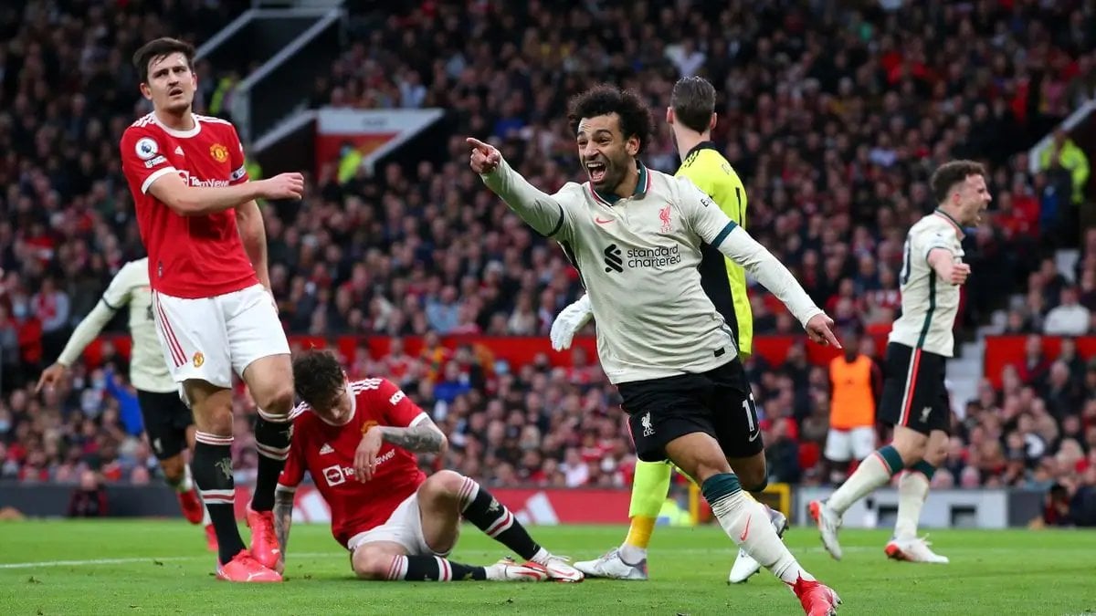 What a huge game for Liverpool and Manchester United in the FA Cup quarter-final. A game that transcends football. It's not just about footballing superiority; it's about regional pride, history, and tradition. It's a cultural event, a clash of two cities, and two ways of life.
