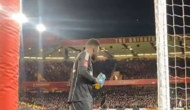 Bbilan fan trolling Andre Onana at a Manchester United game: “Forza Milan, Merda Inter”