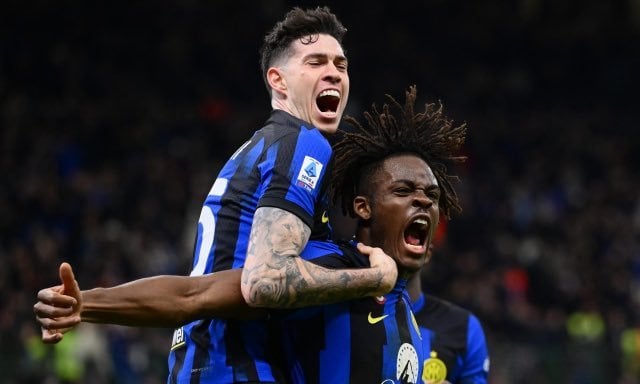 [Guarro] In the event of Acerbi's disqualification, it will be necessary to think of a De Vrij deputy for the next matches and there are two ideas: the first is Bastoni at CCB (played there in Venezia with Dimarco LCB and Perisic LWB), the second is Bisseck at CCB, who also convinces in that role.