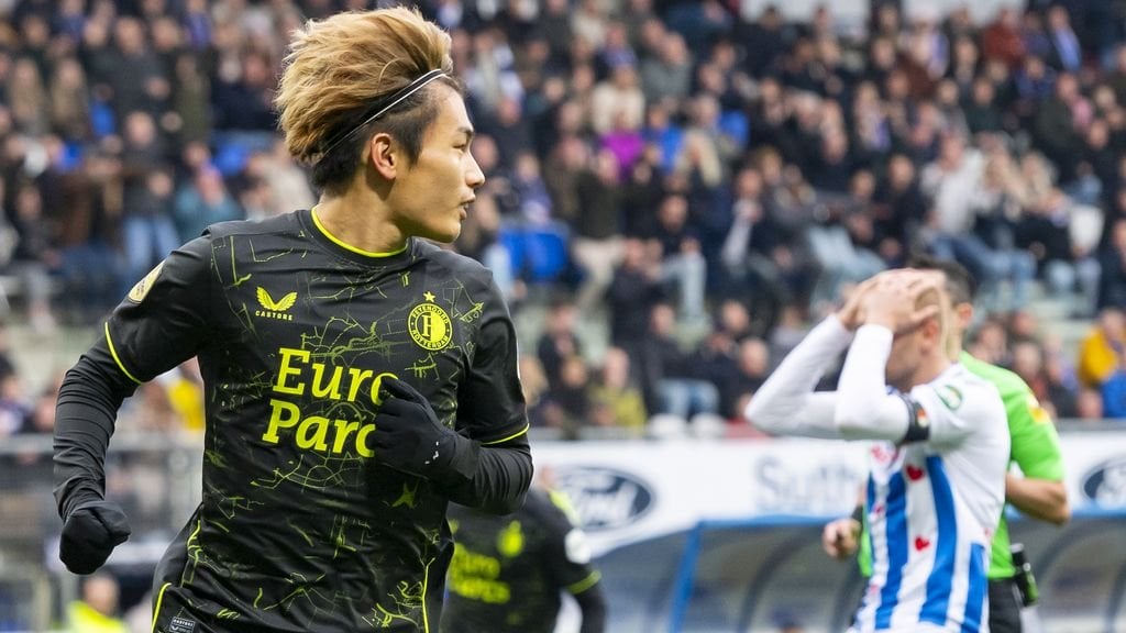 Feyenoord wins after blunder of Heerenveen defender Van Ottele.
