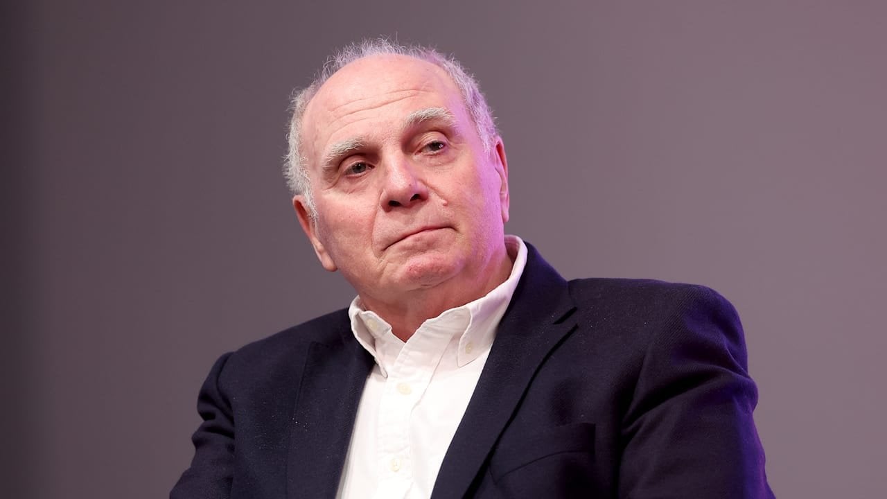 Bayern-Ultras kontern Hoeneß' Kritik am Fanverhalten wegen dem Investoreneinstieg: "Für euren Scheiss Fußball seid ihr doch selbst verantwortlich, Uli!"