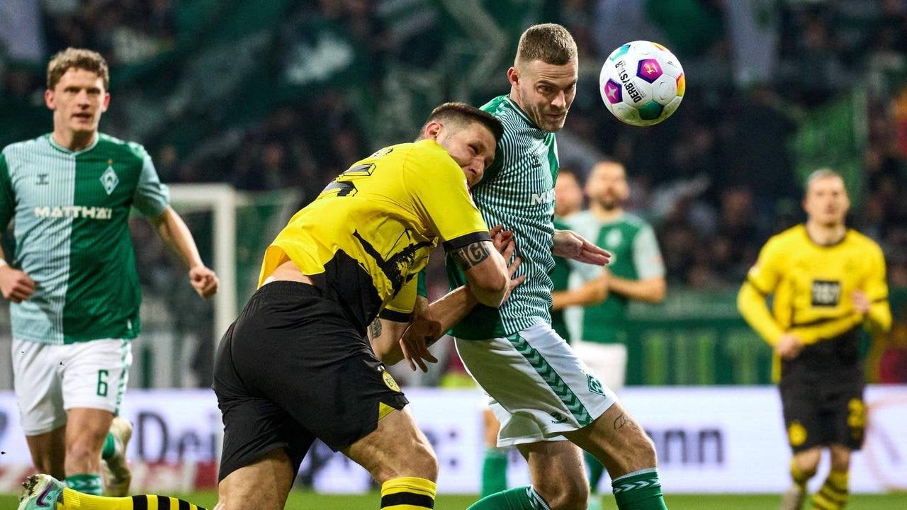 Mühsamer Auswärtssieg: Dortmund beißt sich in Bremen in Unterzahl durch