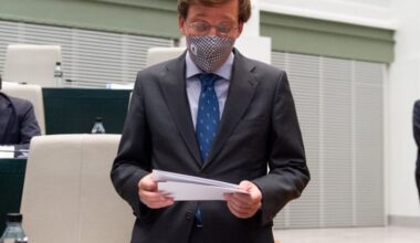 Almeida felicitó a la empresa de Luceño tras comprarle mascarillas cuatro euros más caras que las de la trama Koldo a Baleares