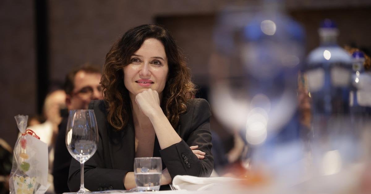 Cuando Ayuso anunció (sin querer) que iba a denunciar a la empresa que pagó comisiones a su pareja: "Está relacionada con el PSOE"