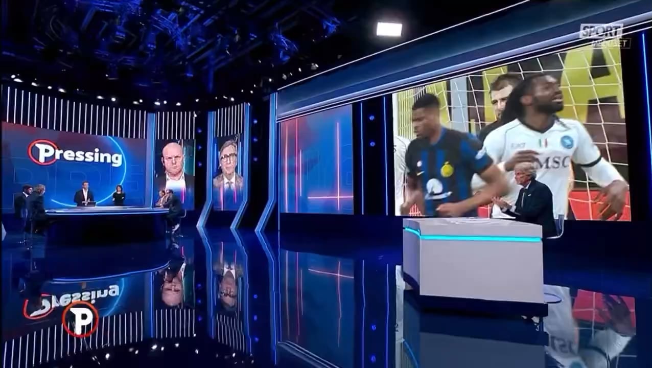 [Sportmediaset] Video of Francesco Acerbi saying “Sorry, I’m not a racist” to Juan Jesus and then he follows up by pointing to Marcus Thuram and saying more things.