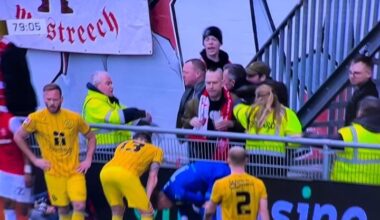 [yungjanssen] MVV supporter dumps full glass of beer over the Roda JC goalkeeper