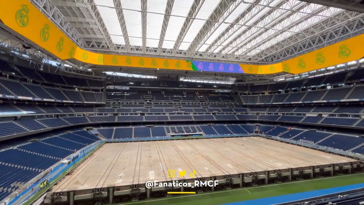 Real Madrid have successfully installed the 360 degree big screen spanning around the Santiago Bernabeu and runs its first tests while the stadium roof is retracted as well as the football pitch in the underground greenhouse.