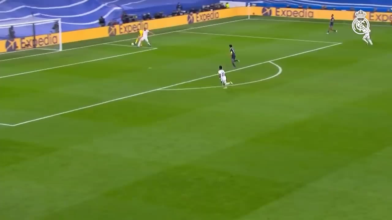 On this day in 2022, Benzema scored a hattrick in 17 minutes vs PSG to send Real Madrid through to the Champions League QFs.
