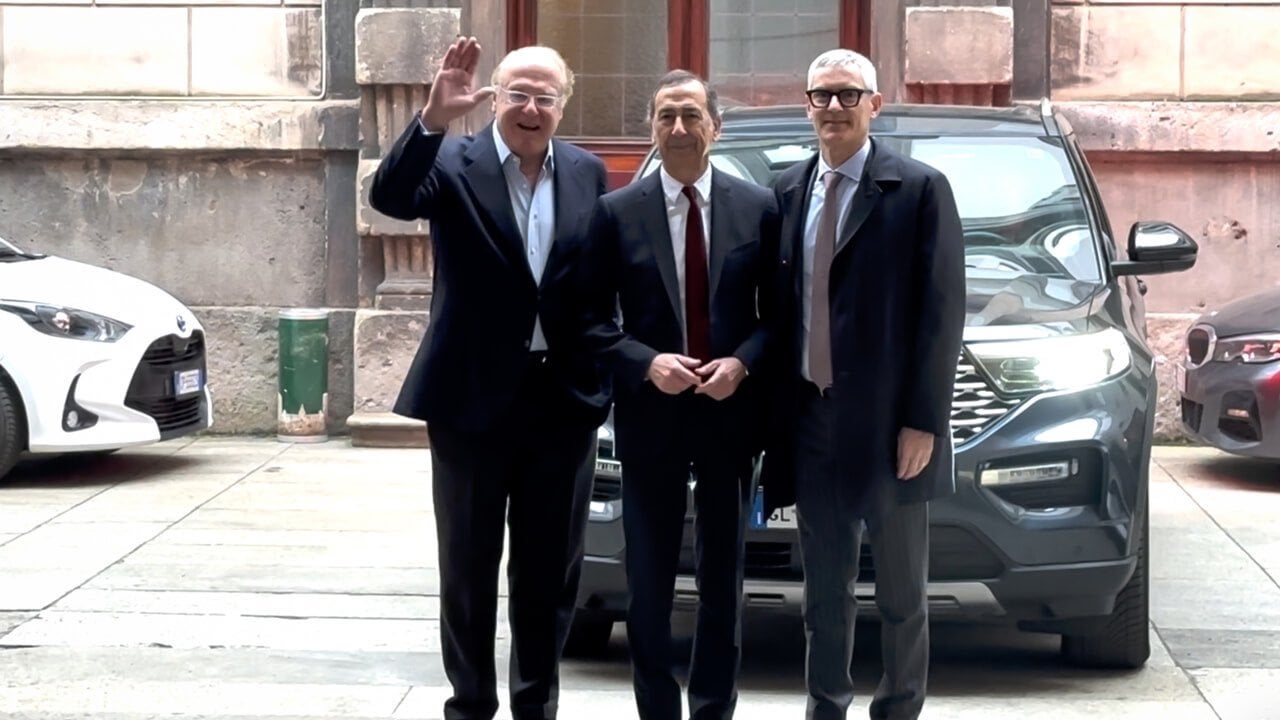 [Guarro] Inter and AC Milan are expected together on Friday morning by Milan mayor Beppe Sala. They will discuss together with WeBuild to understand the feasibility of a possible RENOVATION of San Siro.