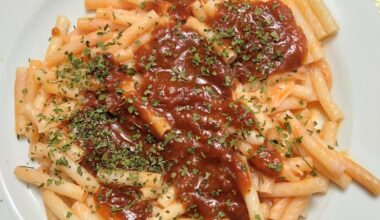 Pasta with tomato-black garlic sauce