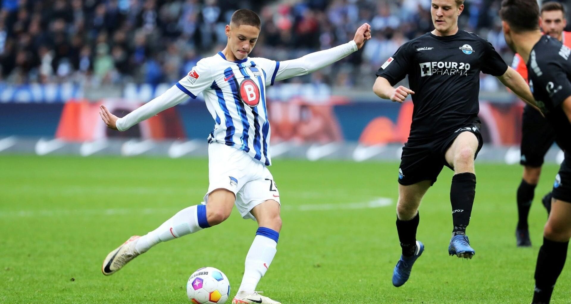 Pal Dardai zum Wechsel seines Sohnes Bence: "Beide Brüder haben versucht, Bence zu überzeugen. Die Mutter auch, sie hat sogar ein paar Tage geweint [...] Ich finde es okay, wenn er eine Entscheidung getroffen hat. Da muss ich als Vater unterstützen."