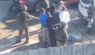 [Jerusalem-Est, 11 Mars] Lors d'un raid en zone occupée, 6 Palestiniens sont attachés de manière humiliante par des soldats Israëliens