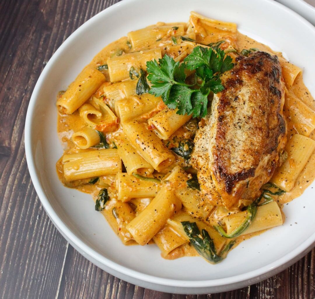 Chicken breast in a spicy & creamy sauce over rigatoni (Process pictures included, feel free to ask questions)