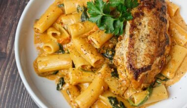 Chicken breast in a spicy & creamy sauce over rigatoni (Process pictures included, feel free to ask questions)