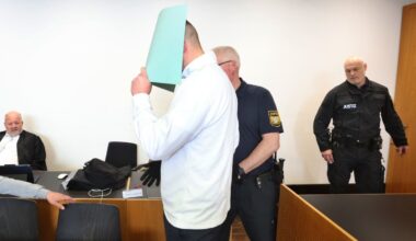 Wegen Befangenheit: Prozess um Böllerwurf in Augsburg ausgesetzt - Schöffe war selbst im Stadion