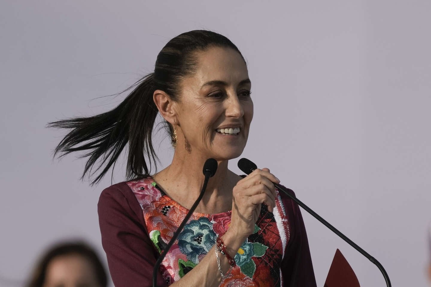Au Mexique, Claudia Sheinbaum mise sur l’héritage d’« AMLO », l’écologie et le féminisme pour lancer sa campagne présidentielle