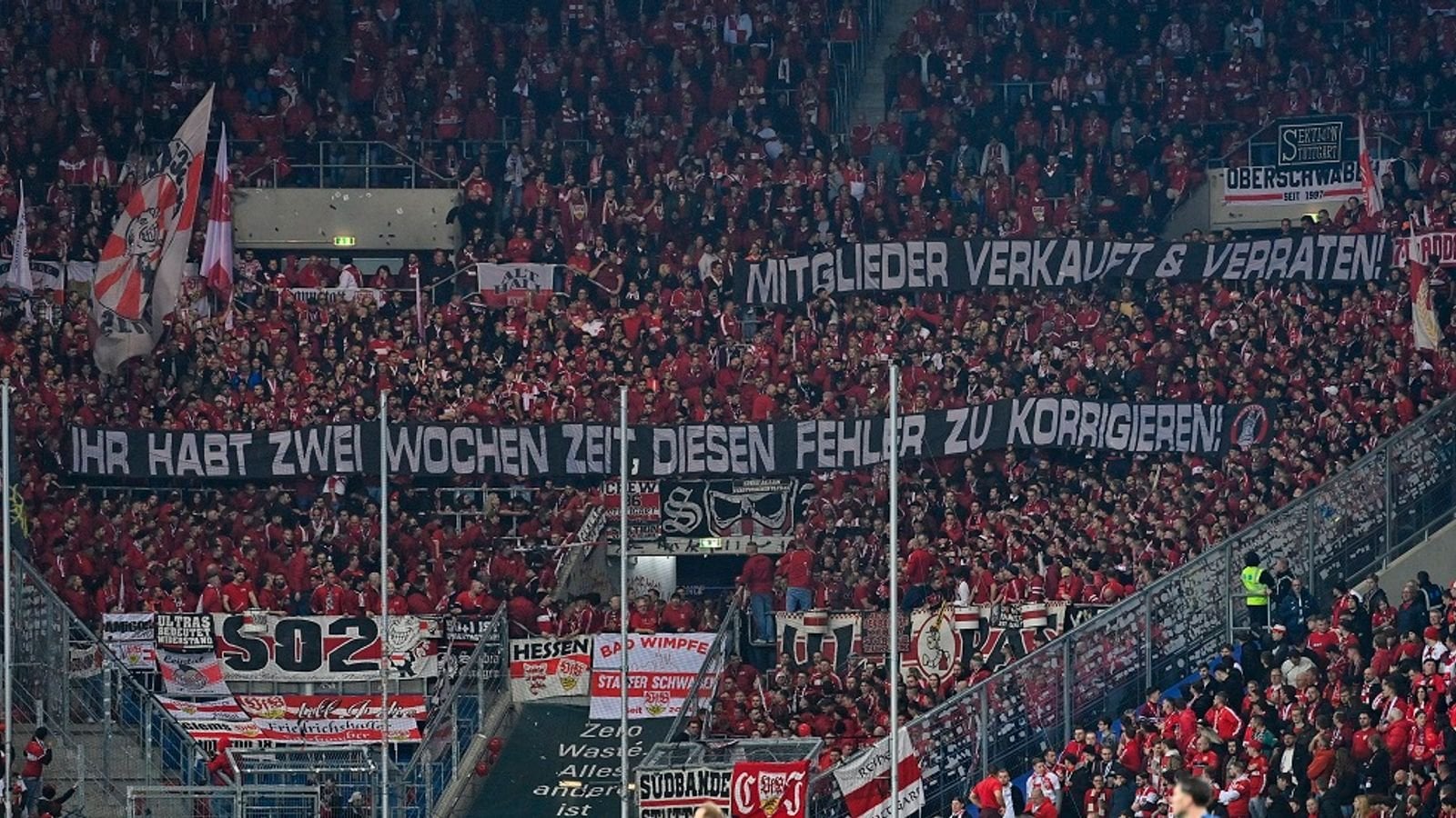 Fans des VfB Stuttgart reagieren mit Banner auf Machtkampf im Klub: "Mitglieder verkauft und verraten - ihr hab zwei Wochen Zeit, diesen Fehler zu korrigieren"
