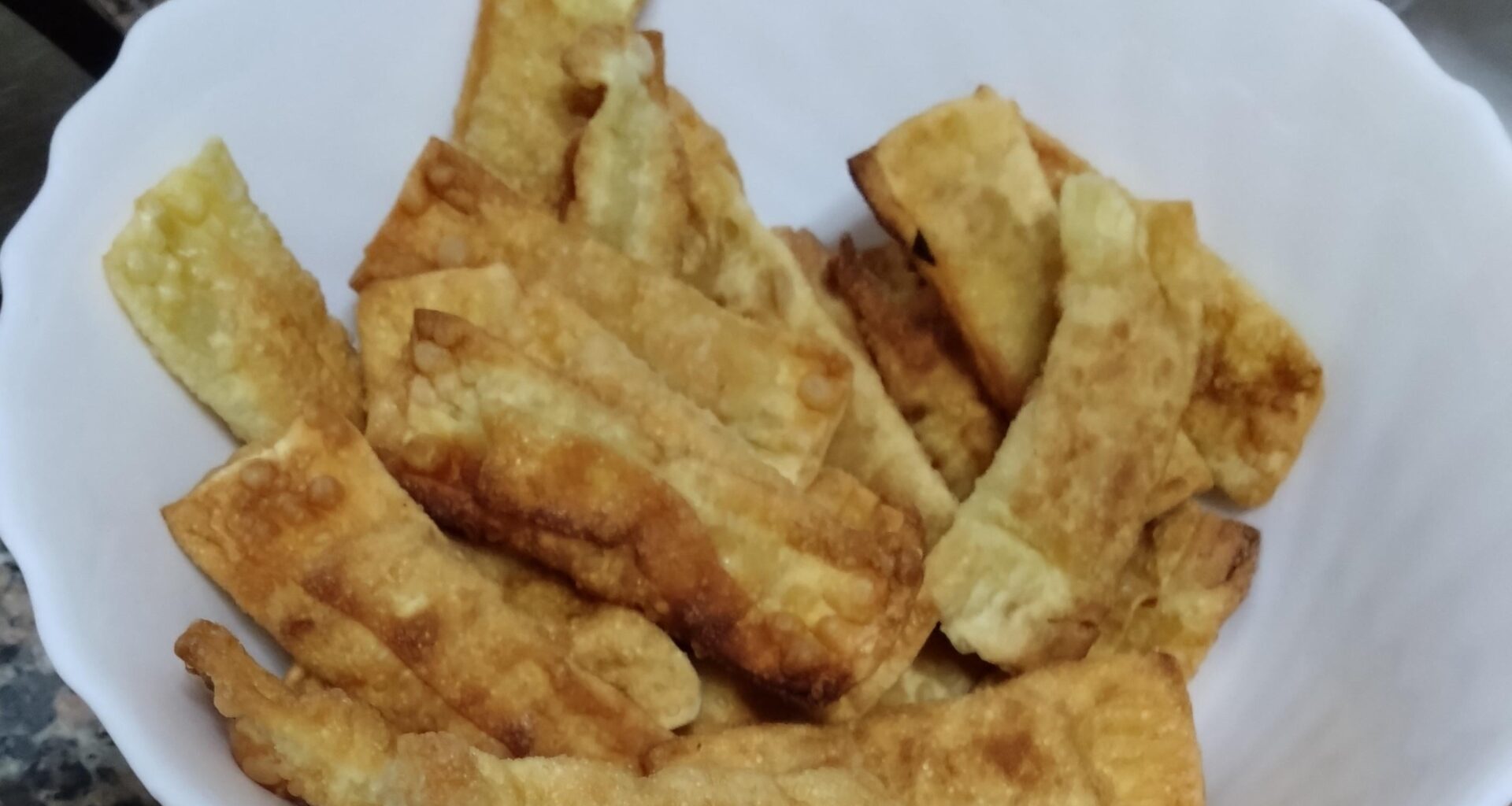 Peruvian tequeños with guacamole