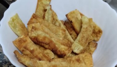 Peruvian tequeños with guacamole