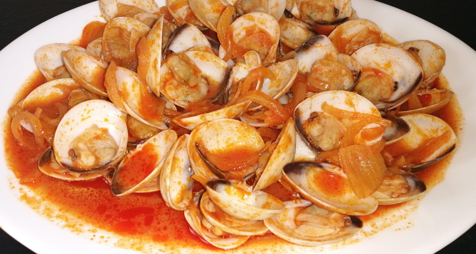 Clams in Fried Tomato Sauce
