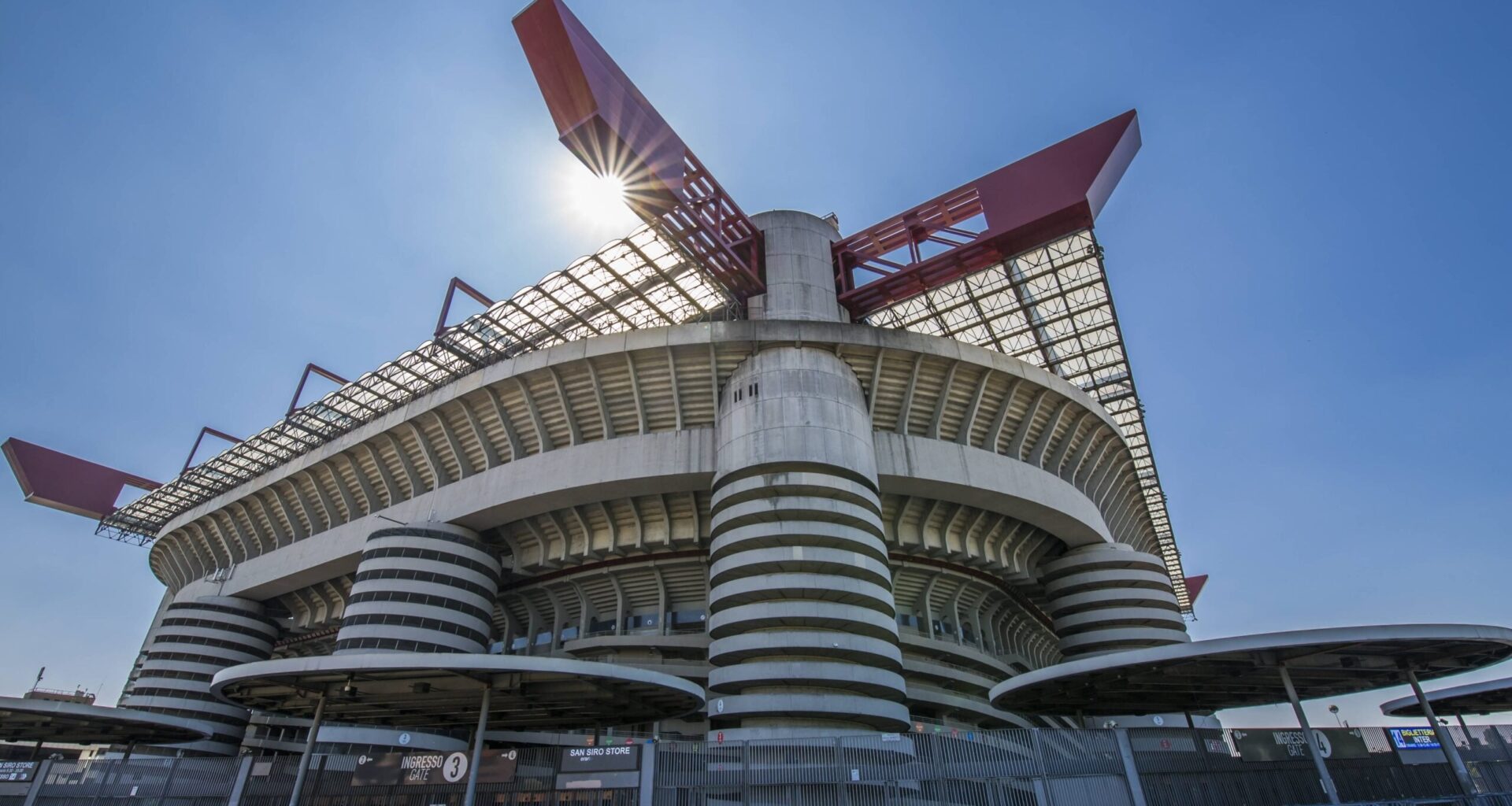 [GdS, Inter Xtra] Today, Giuseppe Sala met with AC Milan President, Inter’s Antonello and WeBuild General Director to discuss the stadium. “In the best interests of both teams and the Municipality of Milan, we would work to find an agreement to sell the rights of the Stadio San Siro to the clubs.”