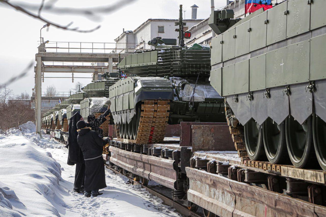 The devil in robes of the Russian Orthodox Church consecrated a fresh batch of T-90M tanks via SSU