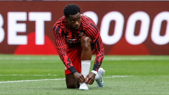 Quincy Promes is sticked to Dubai police station and may not leave the country