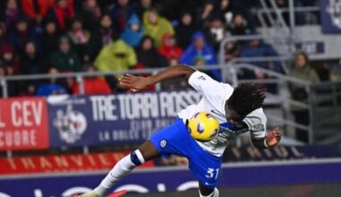 Denzel Dumfries posting a photo of Yann Bisseck with Lightning McQueen crocs on Instagram 😂